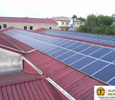Instalación solar fotovoltaica de Alba Renova en una bodega