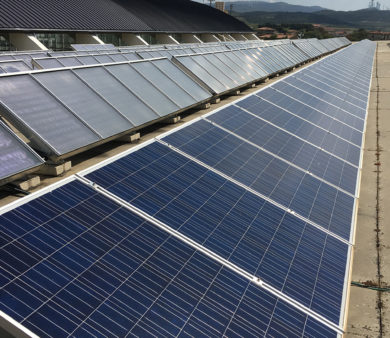 Instalación solar fotovoltaica de Alba Renova en instalación deportiva