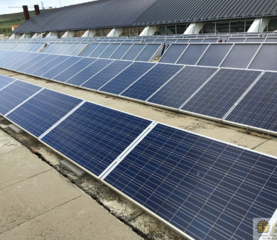 Instalación solar fotovoltaica de Alba Renova en instalación deportiva