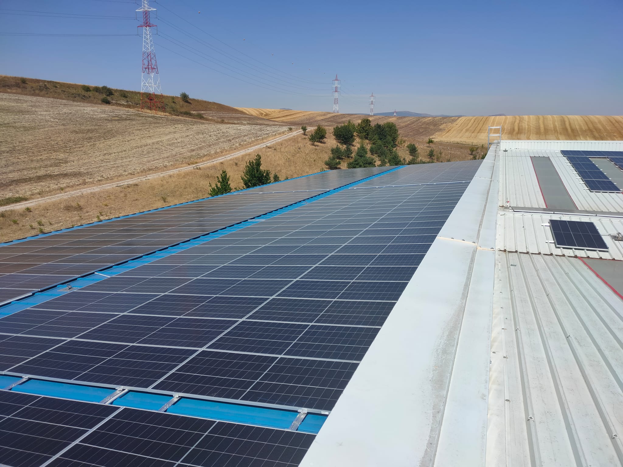 Jamatec lidera la revolución del almacenamiento fotovoltaico en España con la mayor instalación en una empresa hasta la fecha.