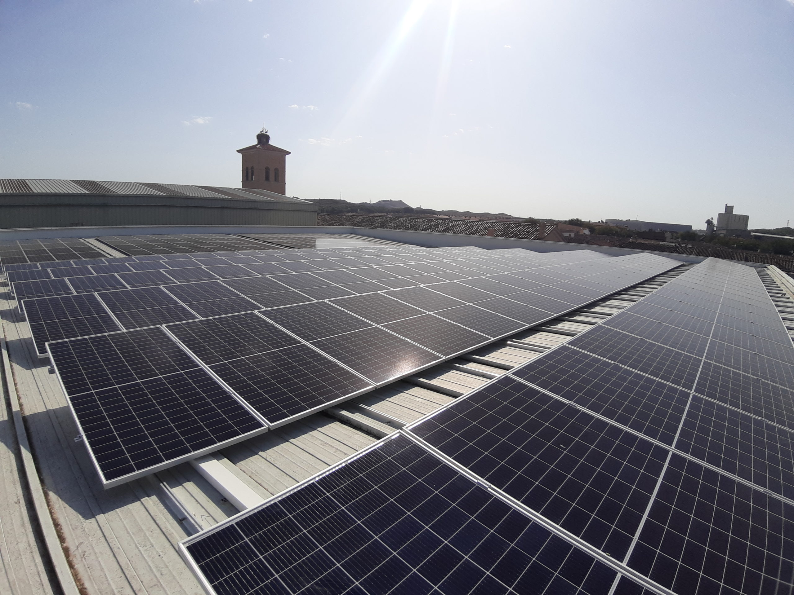Instalación solar de autoconsumo sin excedentes para las Piscinas Municipales de Caparroso (Navarra)