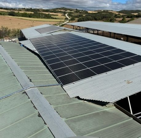 Nueva Instalación de Energía Solar en una Granja en Artajona de 30,24 kWp