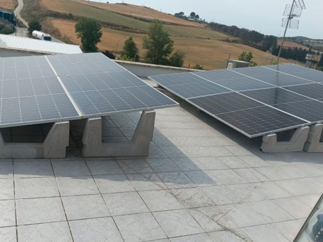 Ampliación de instalación solar fotovoltaica de autoconsumo con almacenamiento  de 5,56 kWp en Tafalla (Navarra)