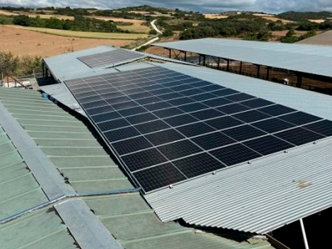 Nueva Instalación de Energía Solar en una Granja en Artajona de 30,24 kWp